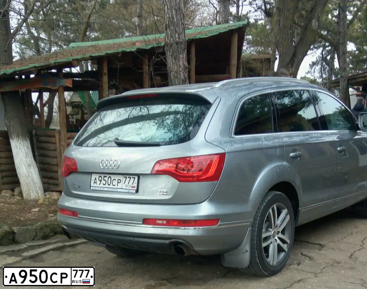 Фото автомобиля AUDI Q7, 2011 — госномер А950СР777. Цвет: СЕРЫЙ