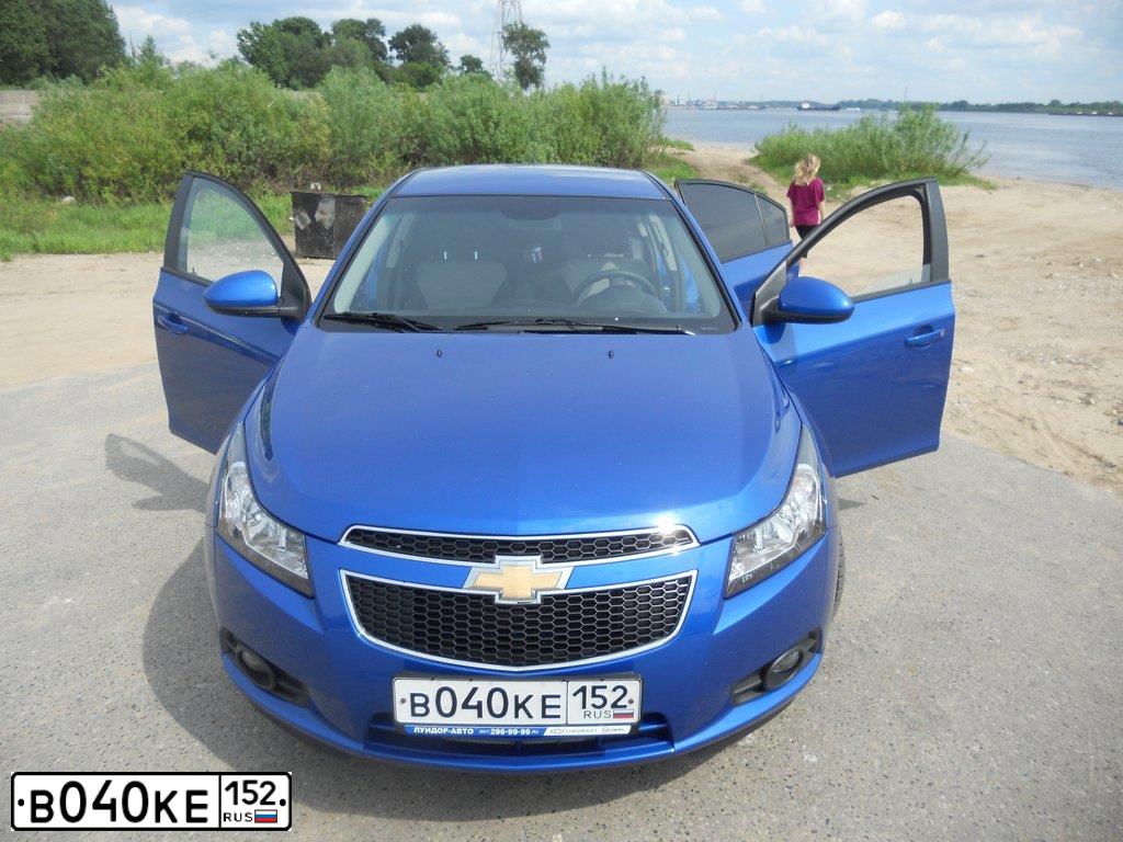 Фото автомобиля ШЕВРОЛЕ КРУЗ, 2011 — госномер В015ТЕ37. Цвет: синий