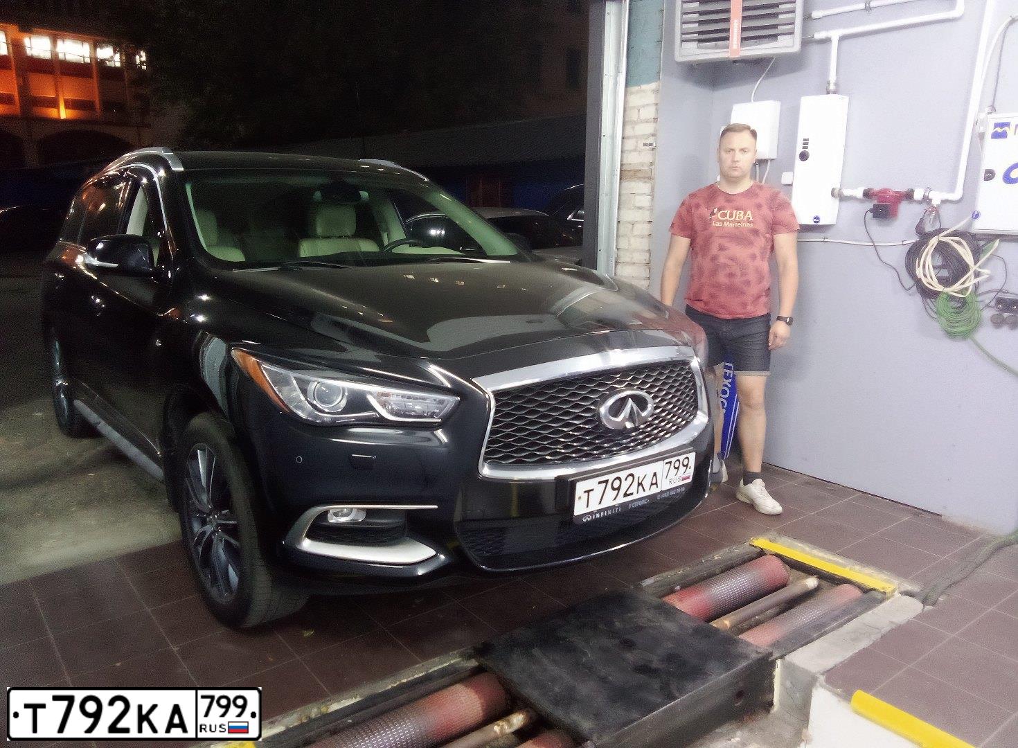 Фото автомобиля INFINITI QX60 /JX/, 2018 — госномер Т792КА799. Цвет: ЧЕРНЫЙ