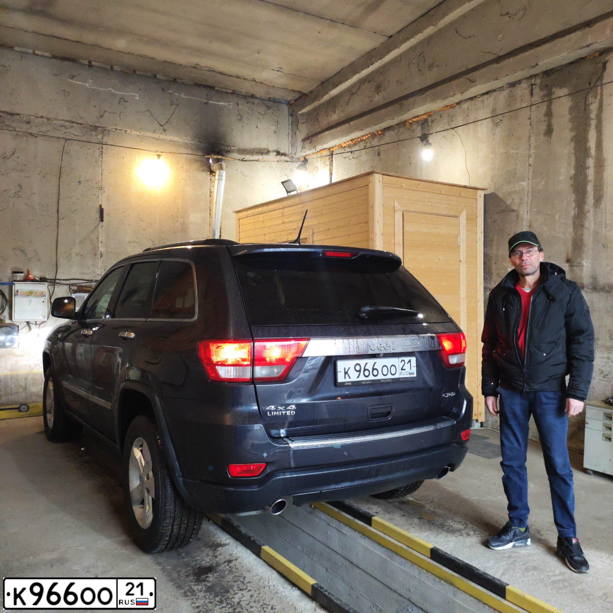 Фото автомобиля JEEP GRAND CHEROKEE, 2012 — госномер Х901ОВ797. Цвет: СЕРЫЙ