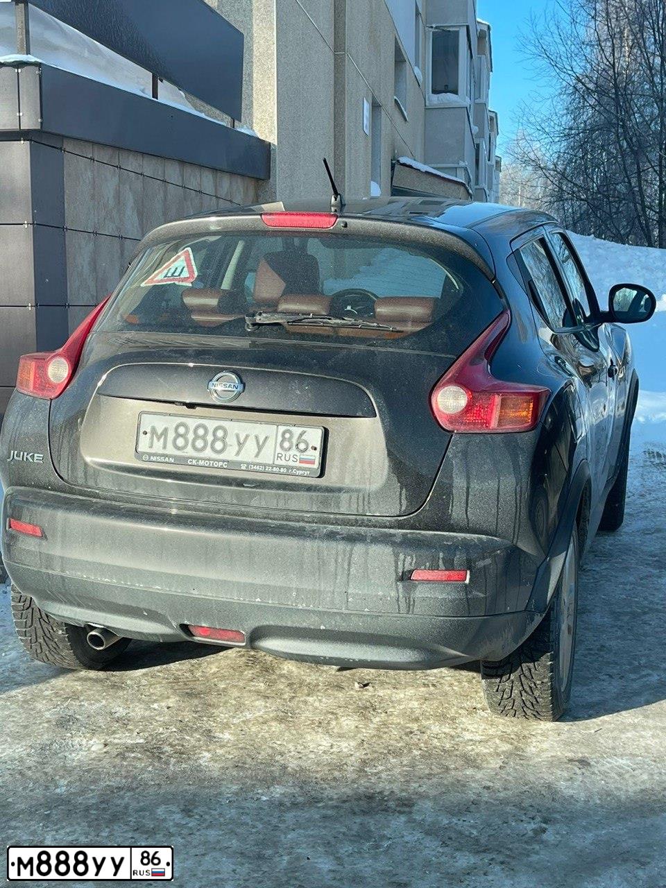 Фото автомобиля CHRYSLER SERIE 300, 2005 — госномер К722УМ72. Цвет: Белый