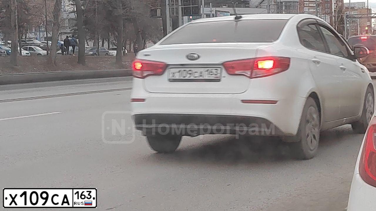 Фото автомобиля KIA RIO, 2017 — госномер Х109СА163. Цвет: БЕЛЫЙ