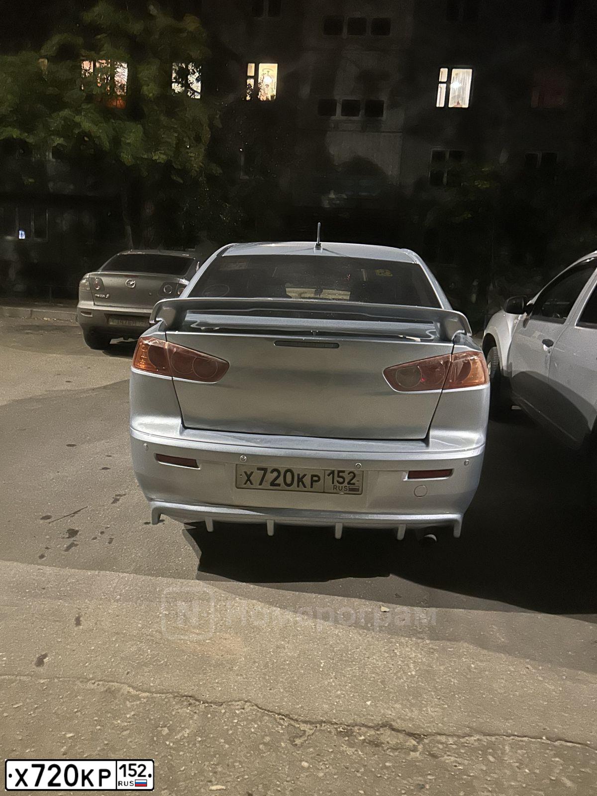 Фото автомобиля MITSUBISHI LANCER, 2008 — госномер Х720КР152. Цвет: СЕРЫЙ МЕТАЛЛИК