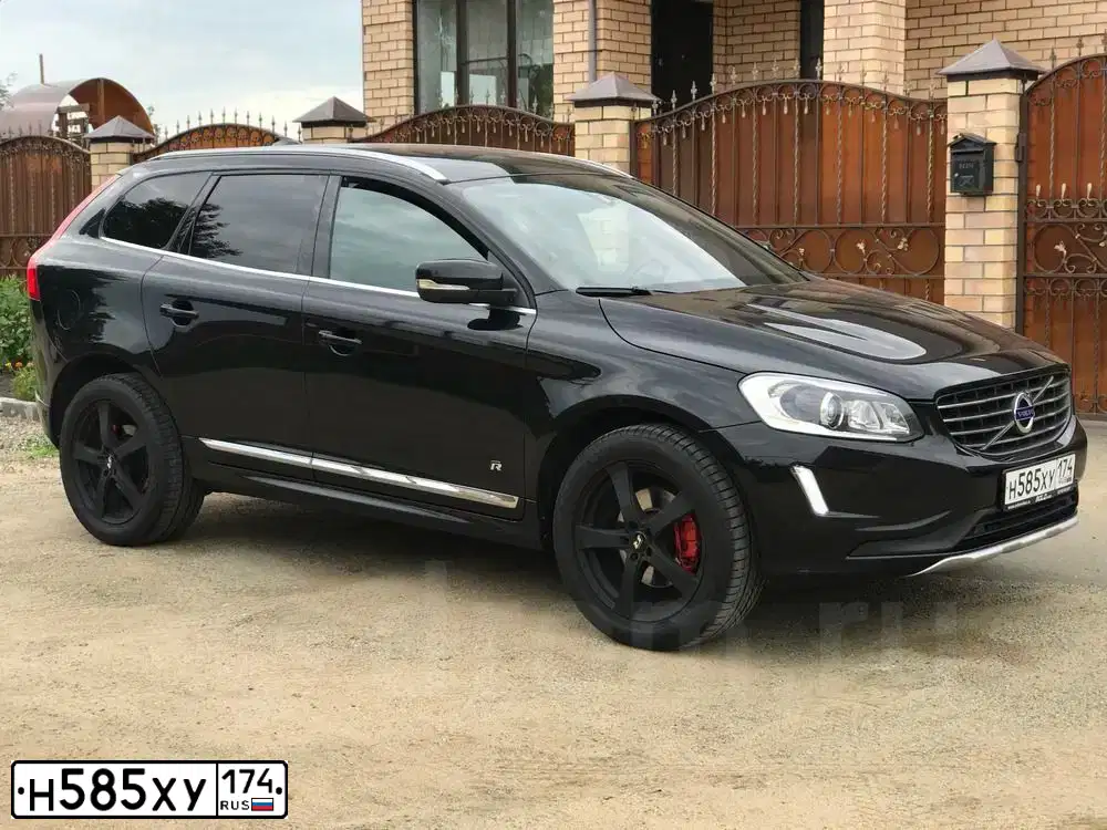 Фото автомобиля VOLVO XC60, 2014 — госномер Н585ХУ174. Цвет: ЧЕРНЫЙ