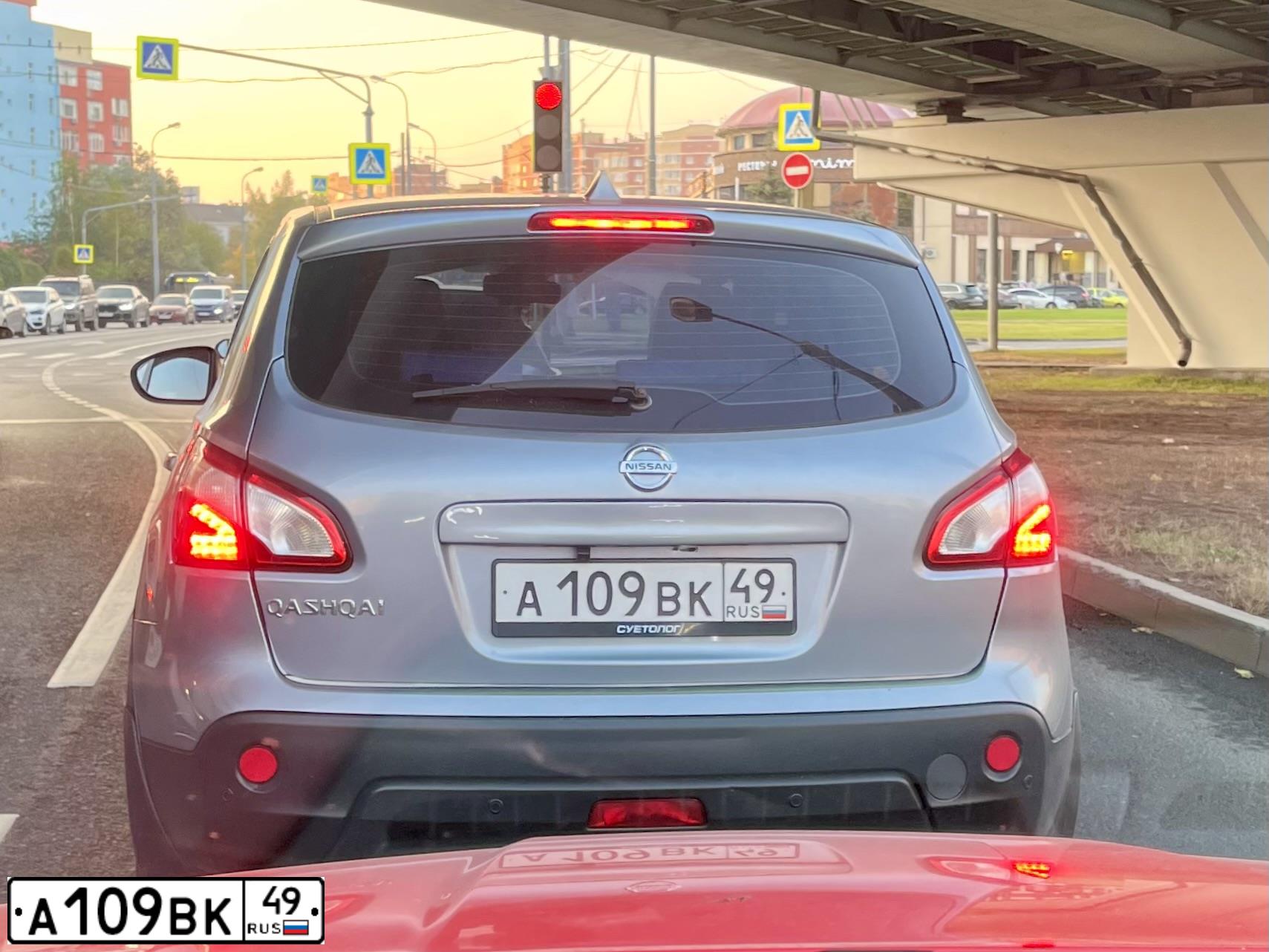 Фото автомобиля NISSAN QASHQAI, 2011 — госномер С987АМ250. Цвет: СЕРЫЙ
