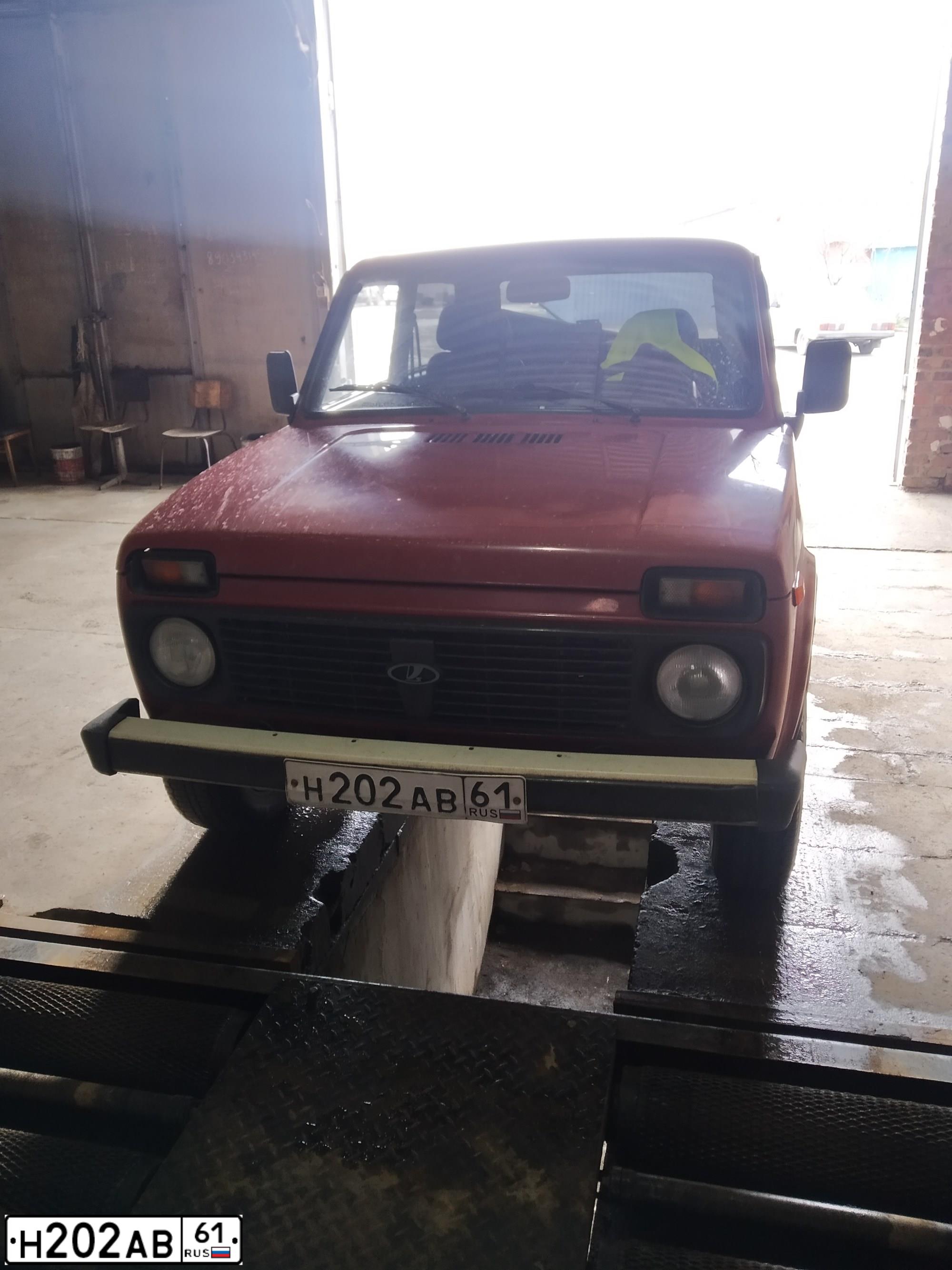 Фото автомобиля LADA 2121 NIVA, 1997 — госномер Н202АВ61. Цвет: ВИШНЕВЫЙ