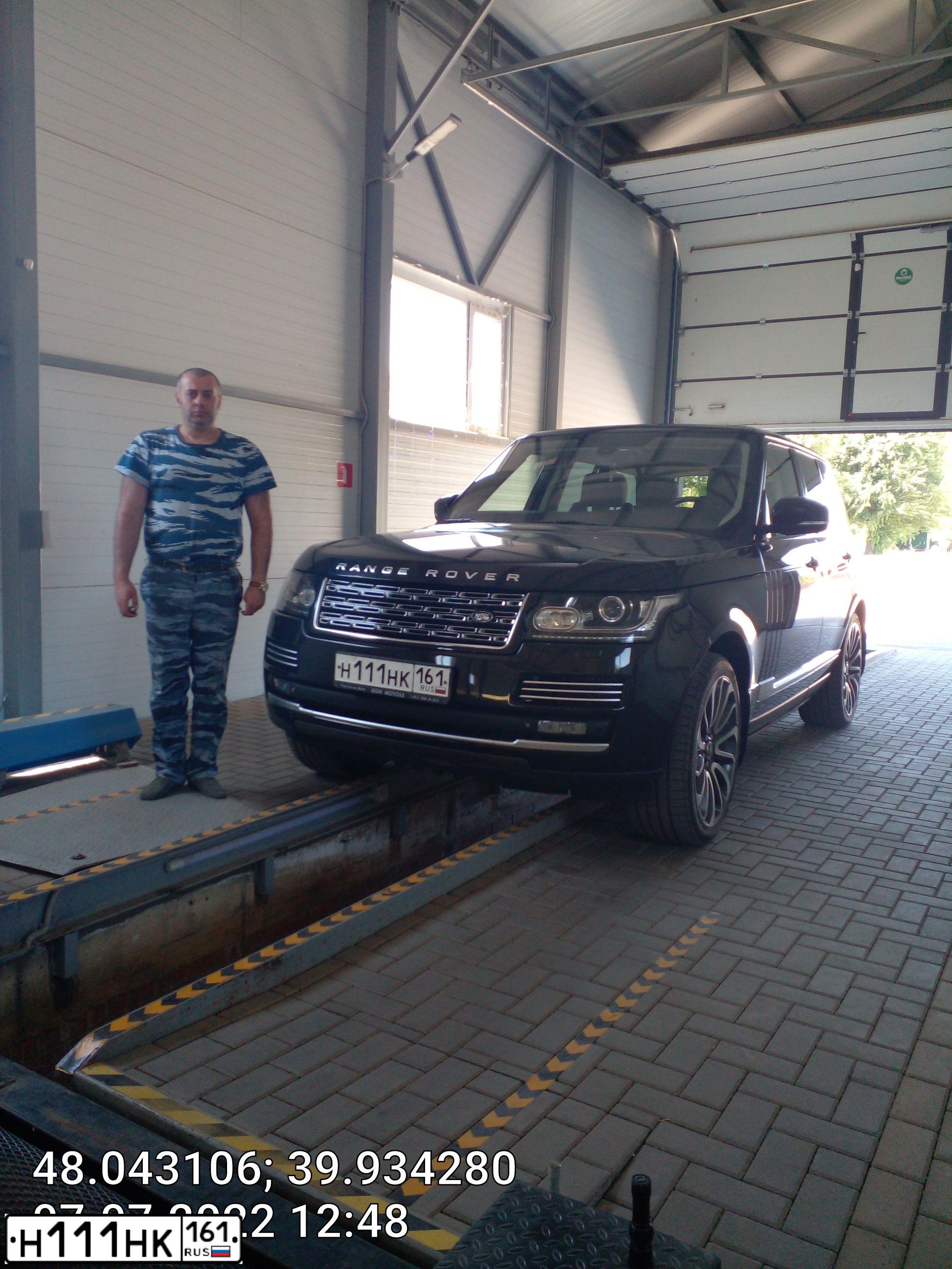 Фото автомобиля LANDROVER RANGE ROVER, 2013 — госномер У444ЕР47. Цвет: ЧЕРНЫЙ