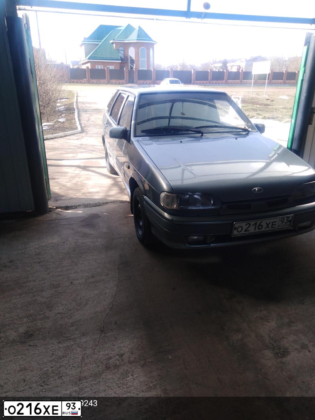 Фото автомобиля LADA 2114 SAMARA, 2005 — госномер Е970ОК193. Цвет: СРЕДНИЙ СЕРО-ЗЕЛЕНЫЙ МЕТ.