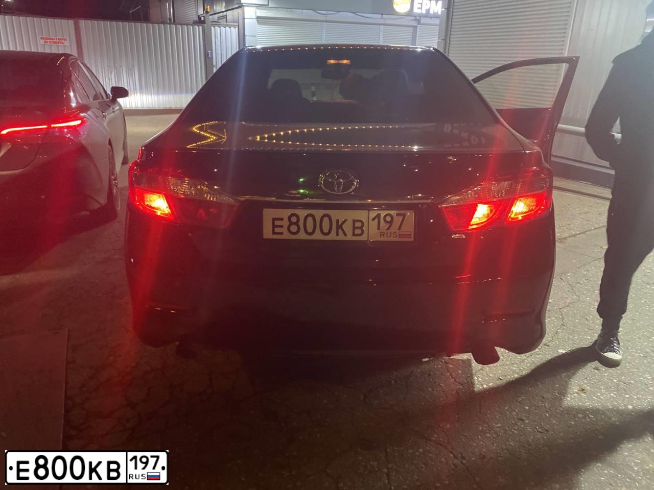 Фото автомобиля CHEVROLET AVEO, 2010 — госномер Е800КВ197. Цвет: Красный