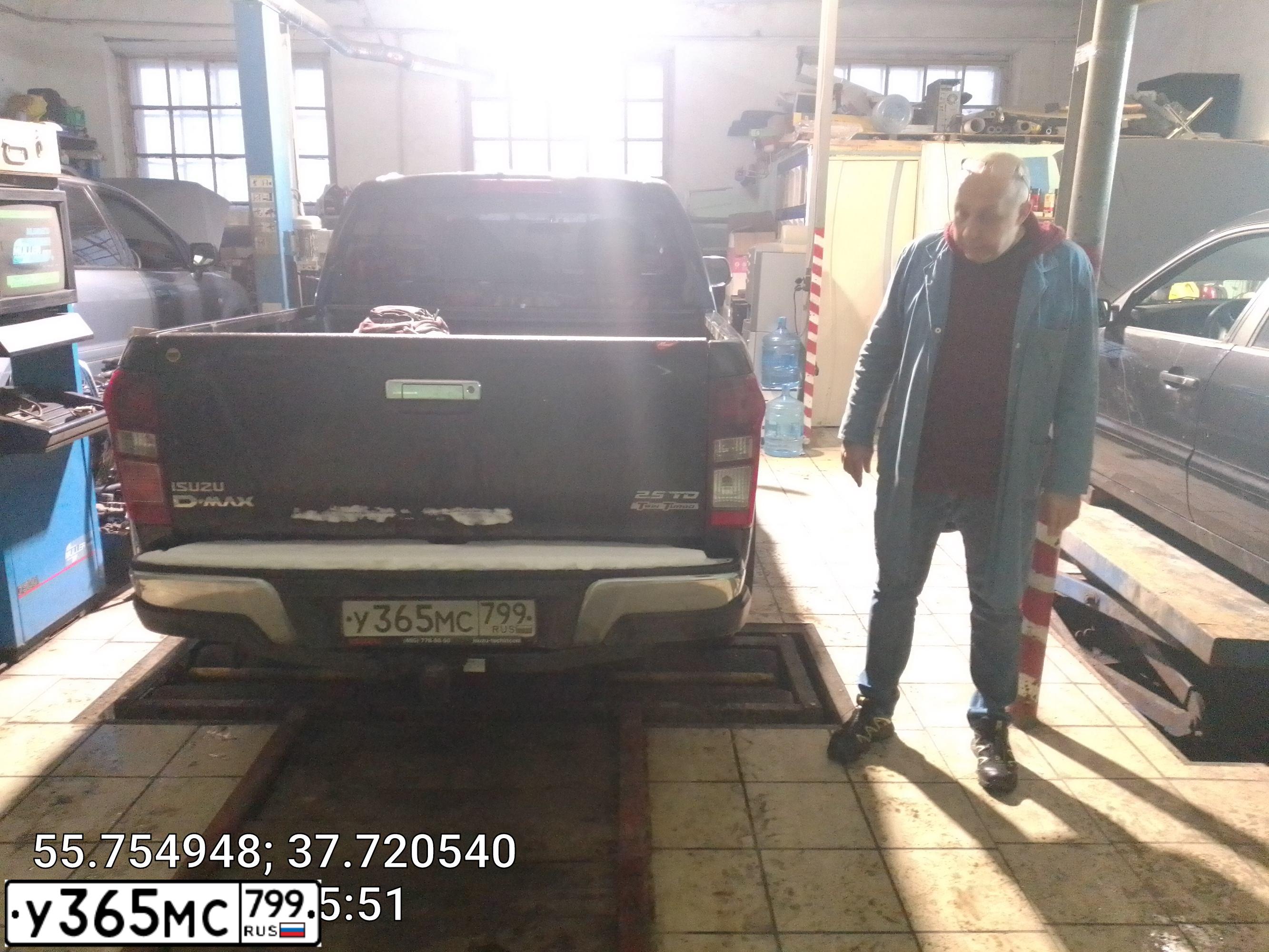 Фото автомобиля ISUZU D-MAX, 2017 — госномер У365МС799. Цвет: ЧЕРНЫЙ