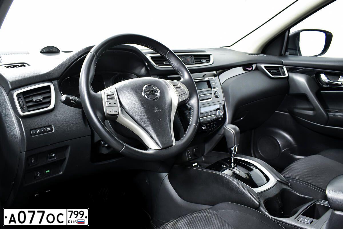 Фото автомобиля NISSAN QASHQAI, 2017 — госномер А077ОС799. Цвет: Белый