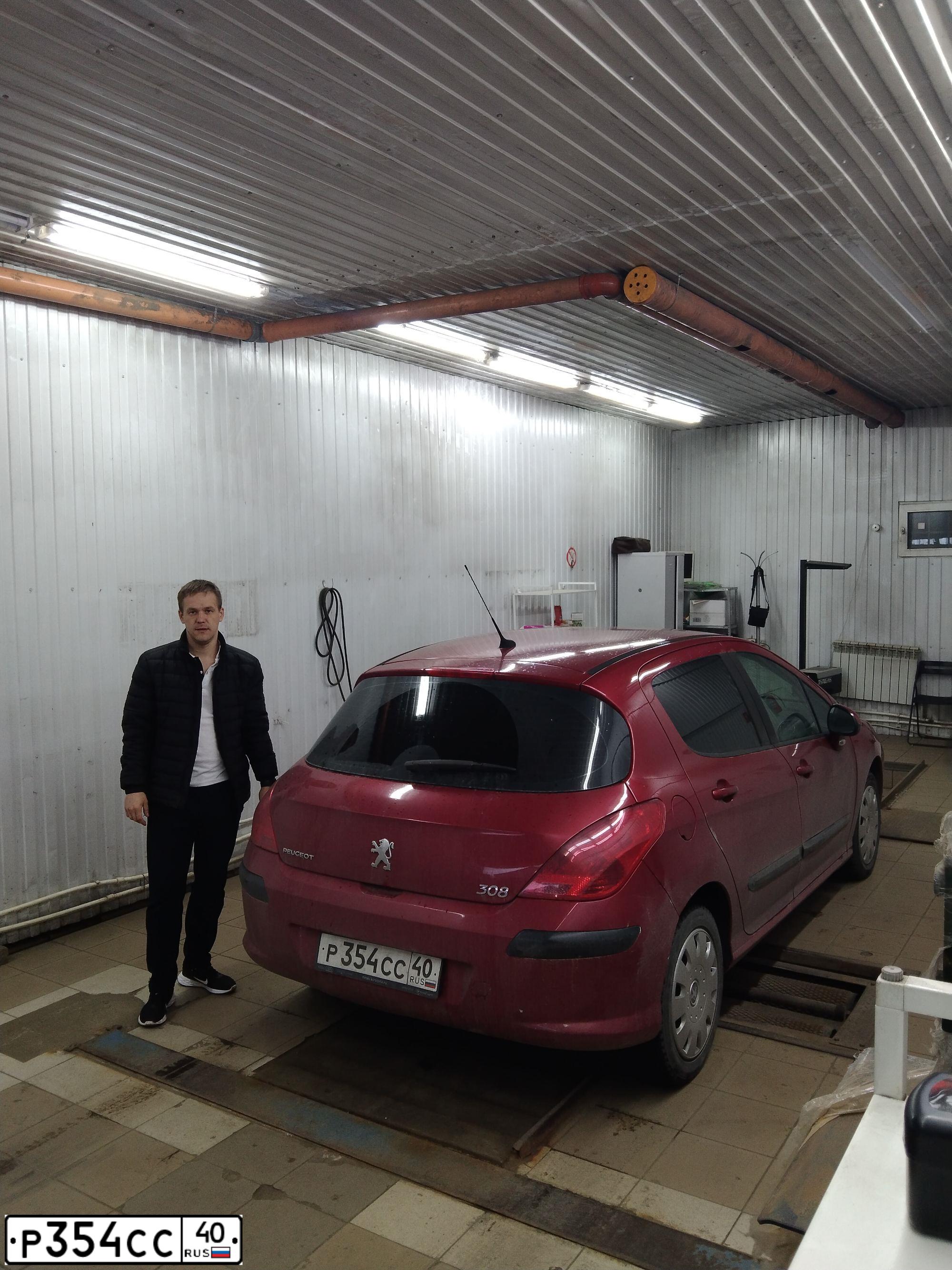 Фото автомобиля PEUGEOT 308, 2008 — госномер А969АО550. Цвет: Красный