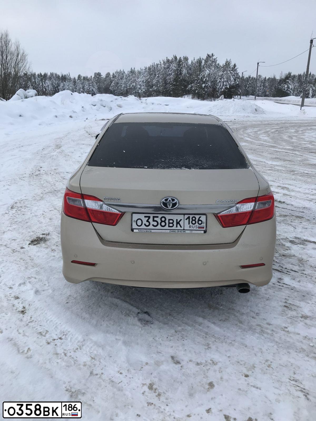 Фото автомобиля TOYOTA CAMRY, 2013 — госномер Р226КН186. Цвет: БЕЖЕВЫЙ МЕТАЛЛИК