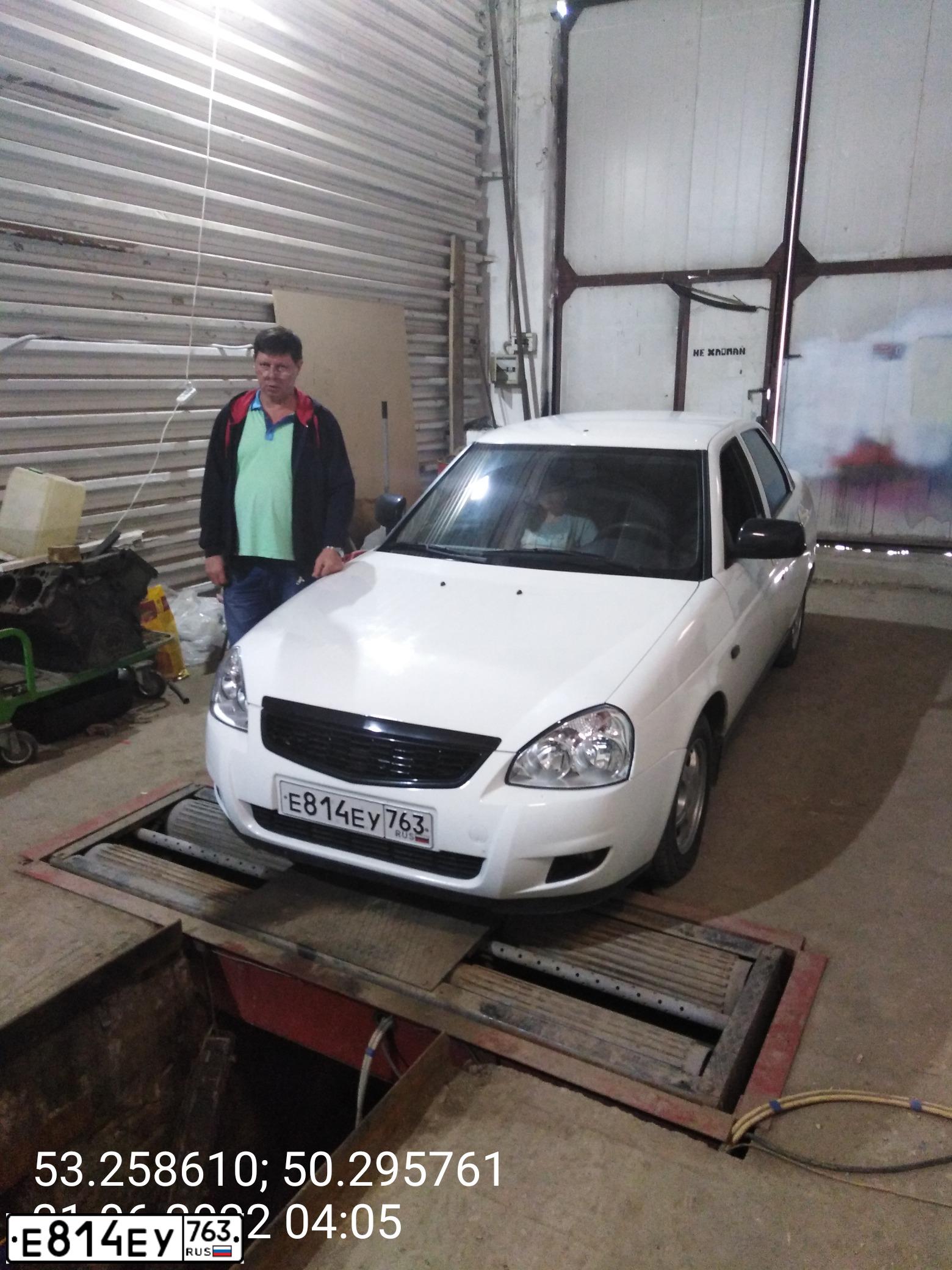 Фото автомобиля LADA 2170 PRIORA, 2010 — госномер Е814ЕУ763. Цвет: Белый
