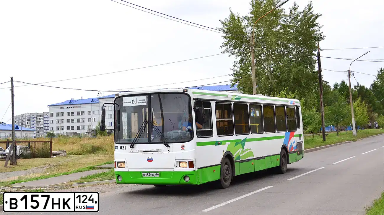Фото автомобиля LIAZ 5256, 2009 — госномер В157НК124. Цвет: БЕЛЫЙ ЗЕЛЕНЫЙ