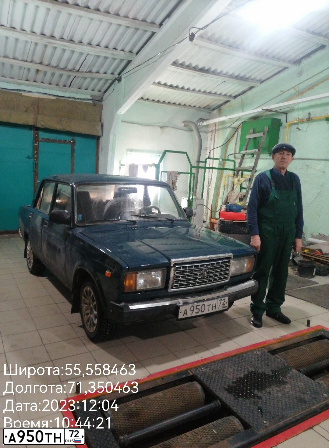 Фото автомобиля LADA 2107, 2003 — госномер Х466УА55. Цвет: СИНЕ-ЗЕЛЕНЫЙ