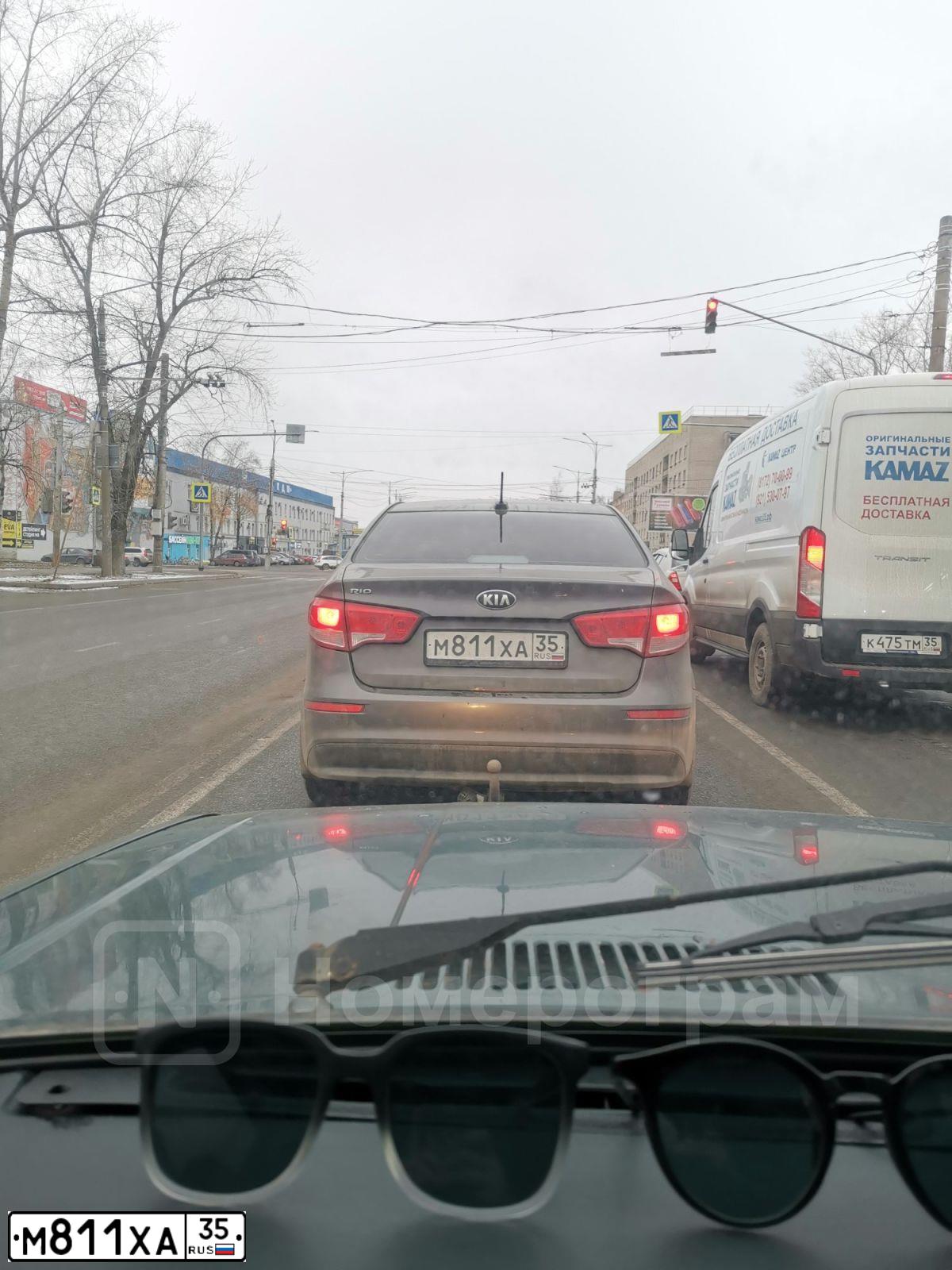 Фото автомобиля KIA RIO, 2017 — госномер Е679УМ35. Цвет: ТЕМНО-СЕРЫЙ