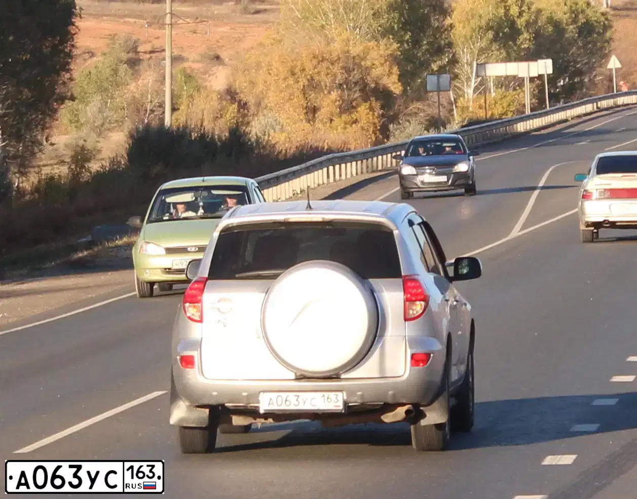 Фото автомобиля TOYOTA RAV4, 2007 — госномер А063УС163. Цвет: СЕРЕБРИСТЫЙ