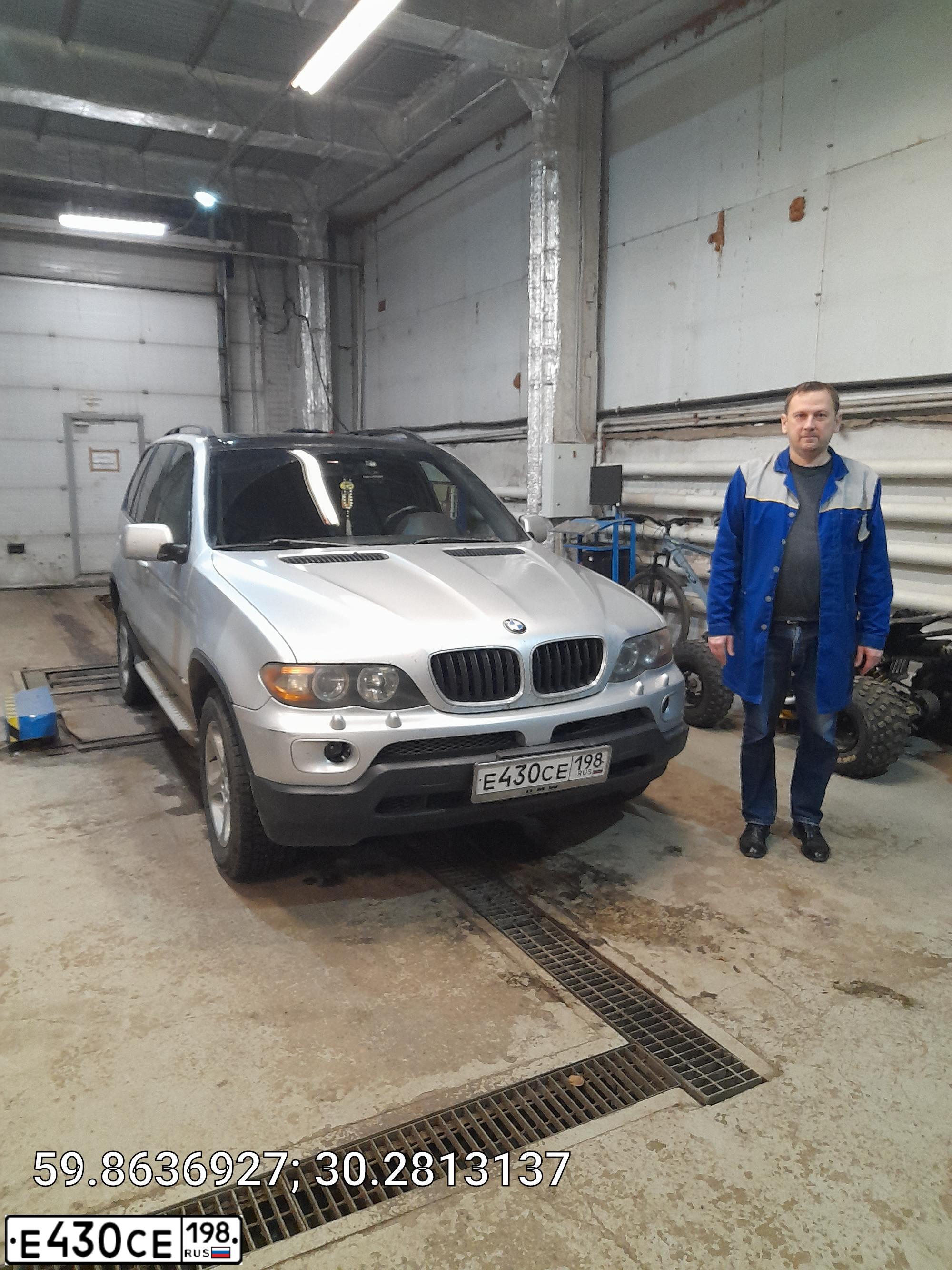 Фото автомобиля BMW X5, 2004 — госномер Е430СЕ198. Цвет: Серебристый