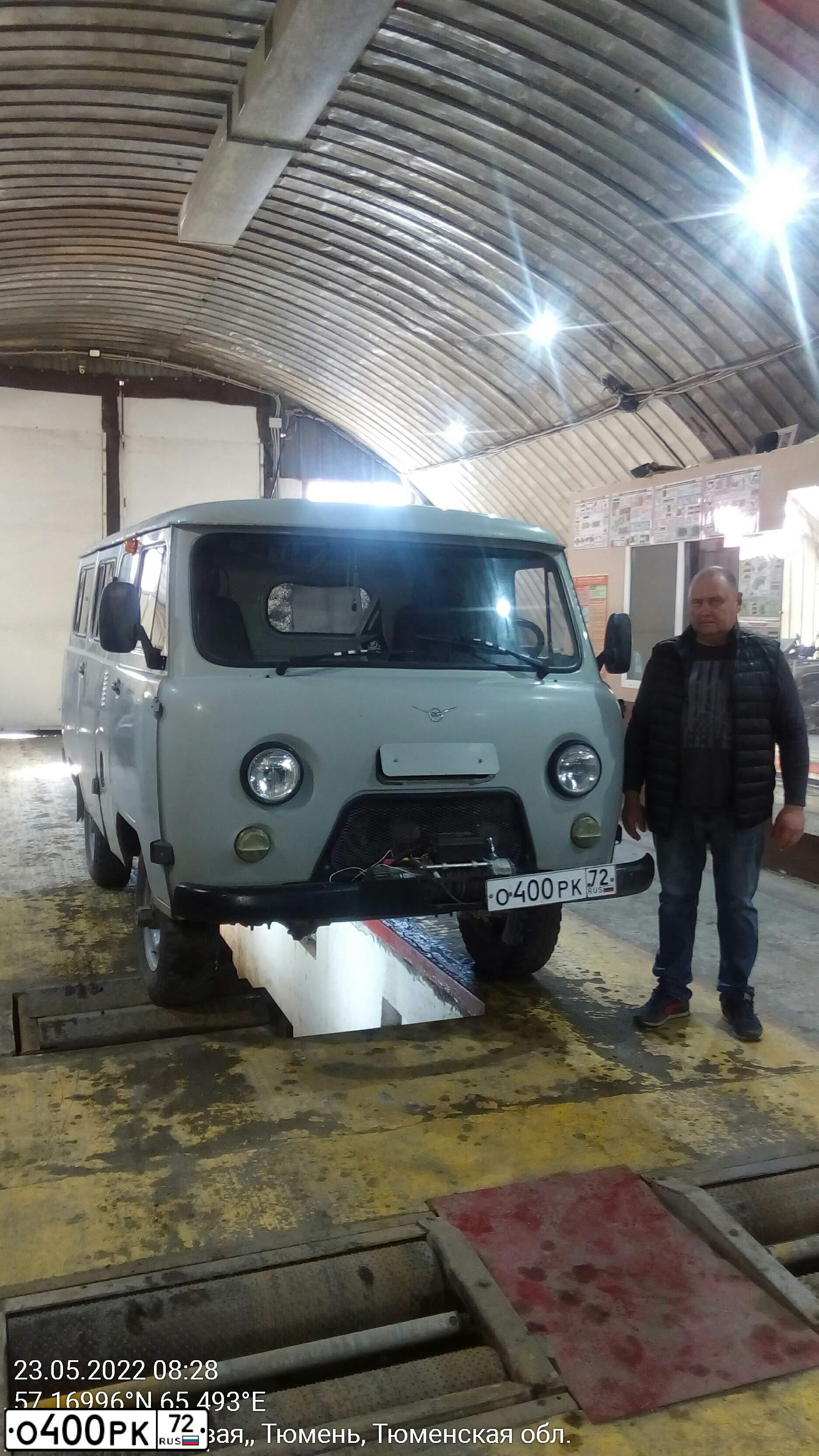 Фото автомобиля UAZ 3741, 2014 — госномер О400РК72. Цвет: Белый