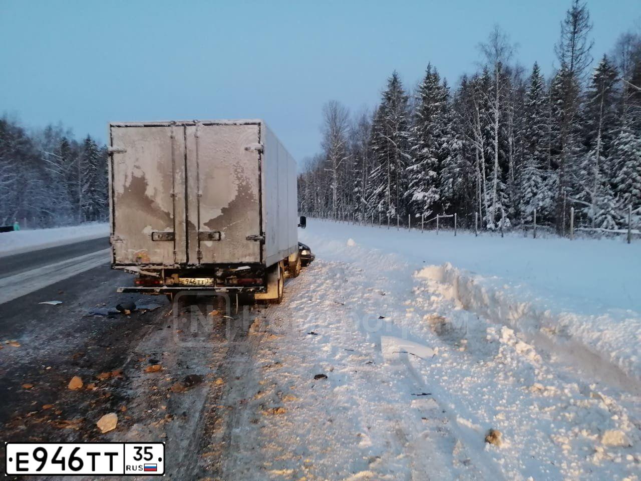 Фото автомобиля GAZ 3302 GAZEL, 2009 — госномер Е946ТТ35. Цвет: Белый