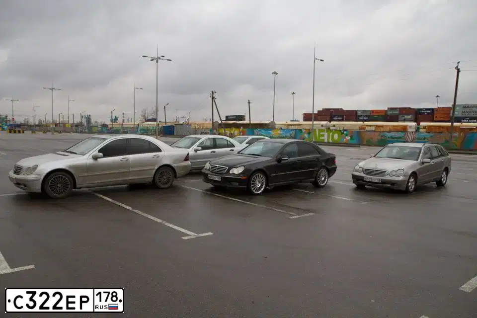 Фото автомобиля MERCEDES-BENZ C200, 2000 — госномер О384СМ05. Цвет: Серебристый