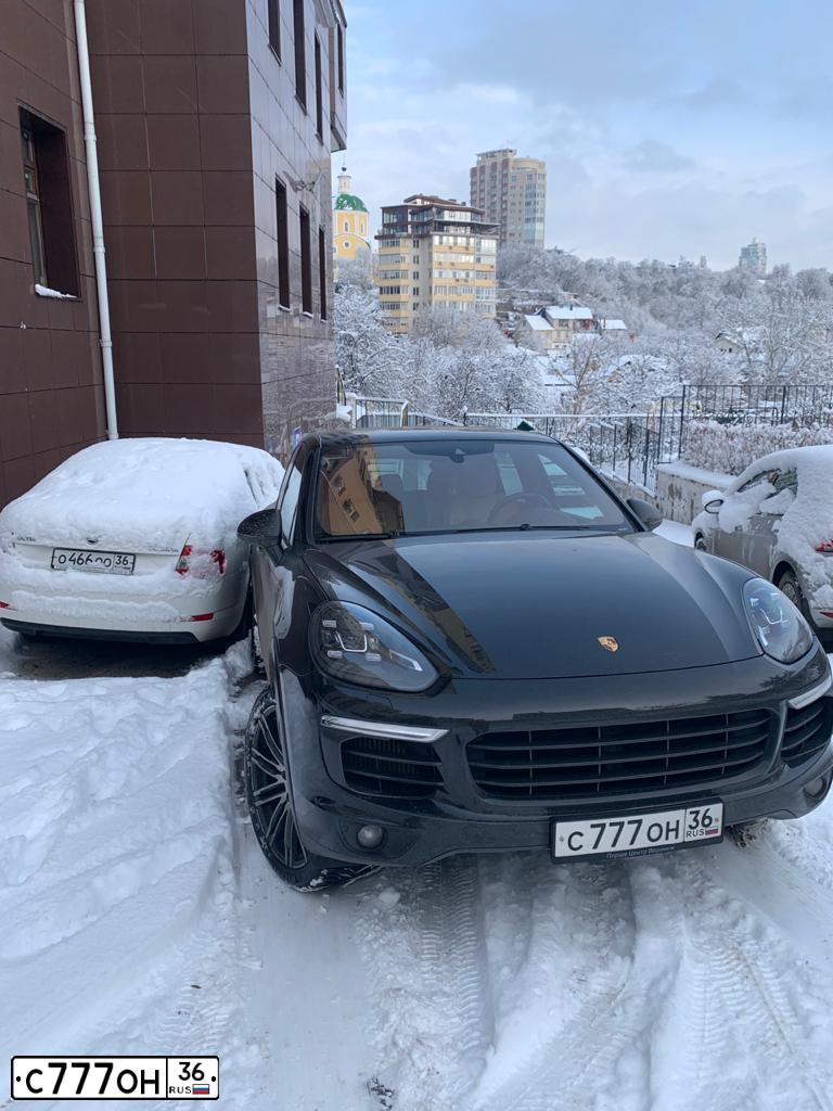 Фото автомобиля INFINITI QX70 /FX/, 2012 — госномер Р724КА136. Цвет: ЧЕРНЫЙ