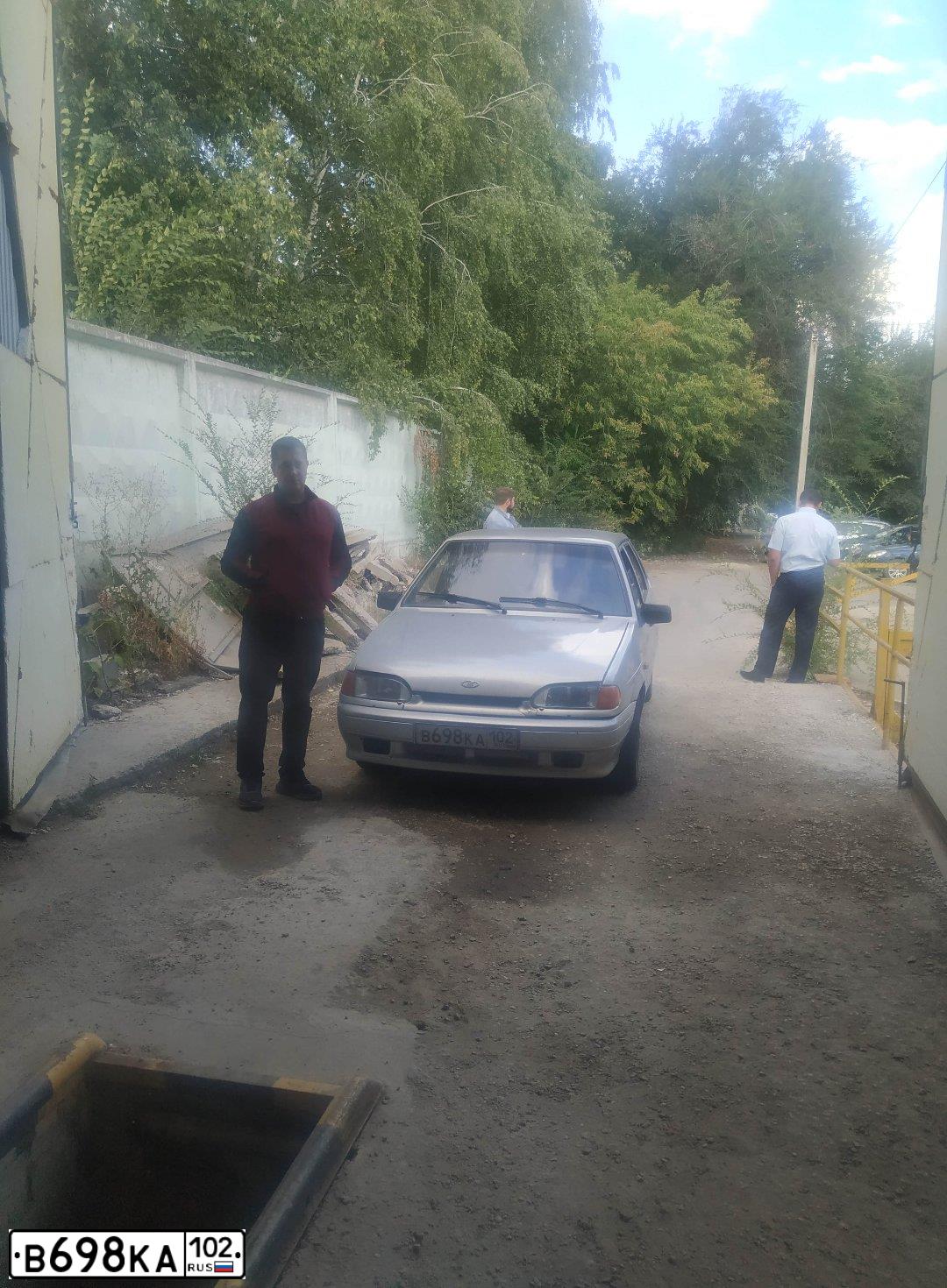 Фото автомобиля LADA 2115 SAMARA, 2005 — госномер В698КА102. Цвет: Светло-Серебристый металлик