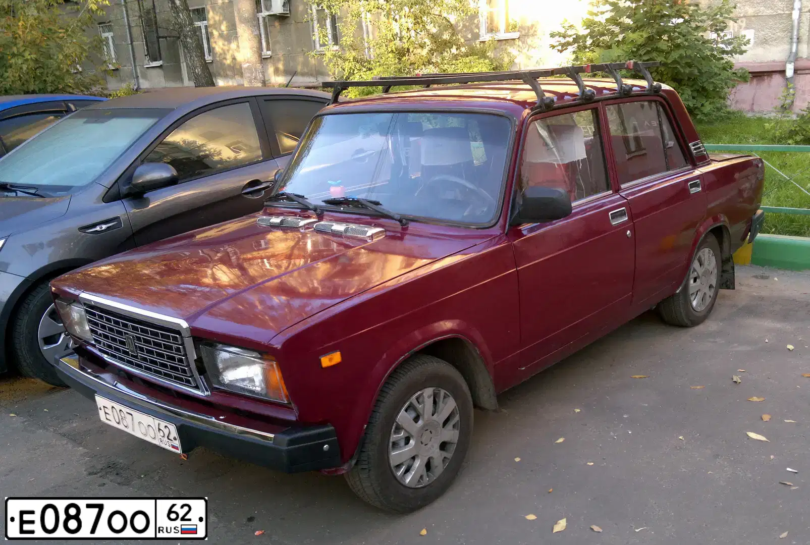 Фото автомобиля LADA 2114 SAMARA, 2006 — госномер Е067ОО62. Цвет: СЕРЕБРИСТО-БЕЖЕВЫЙ