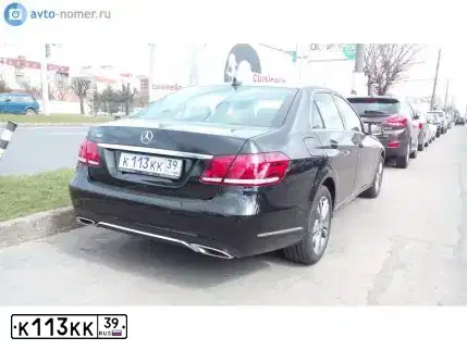 Фото автомобиля MERCEDES E-KLASSE, 2011 — госномер Р400ЕУ99. Цвет: ЧЕРНЫЙ