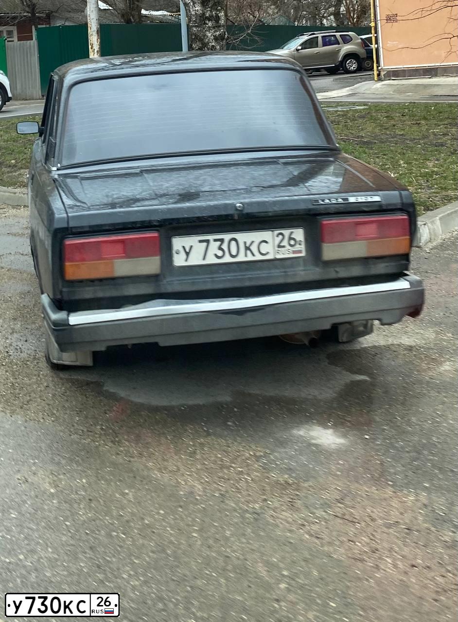 Фото автомобиля LADA 2107, 2010 — госномер У730КС26. Цвет: Сине-Черный