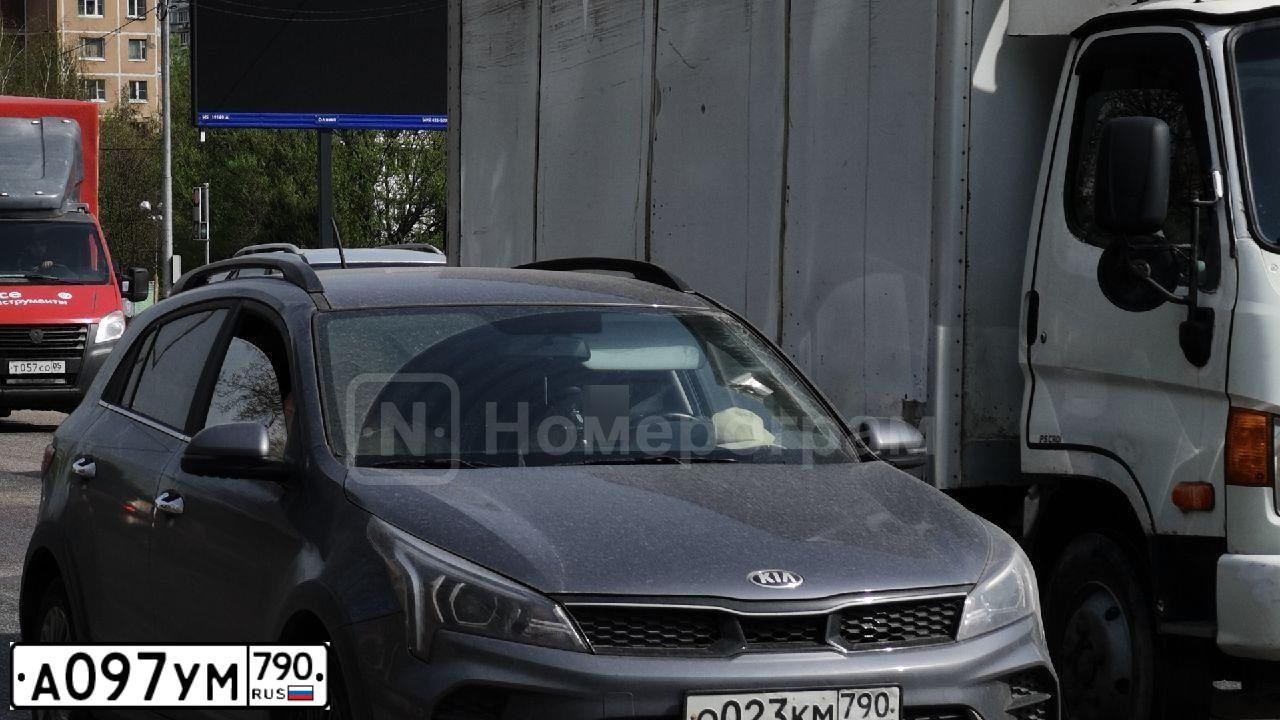 Фото автомобиля VOLVO S40, 2011 — госномер У422ОТ197. Цвет: голубой