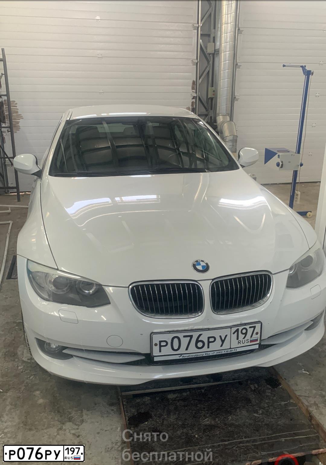 Фото автомобиля BMW SERIE 3, 2011 — госномер Е555ВА774. Цвет: Белый
