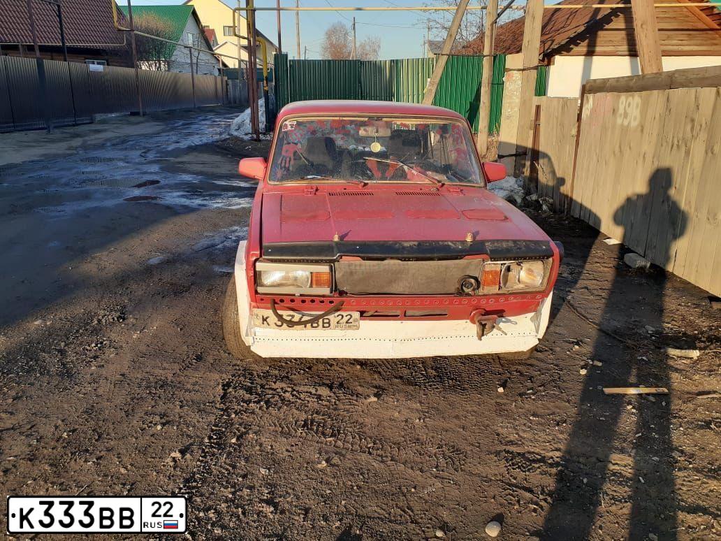 Фото автомобиля NISSAN TIIDA, 2008 — госномер К333ВВ22. Цвет: Красный