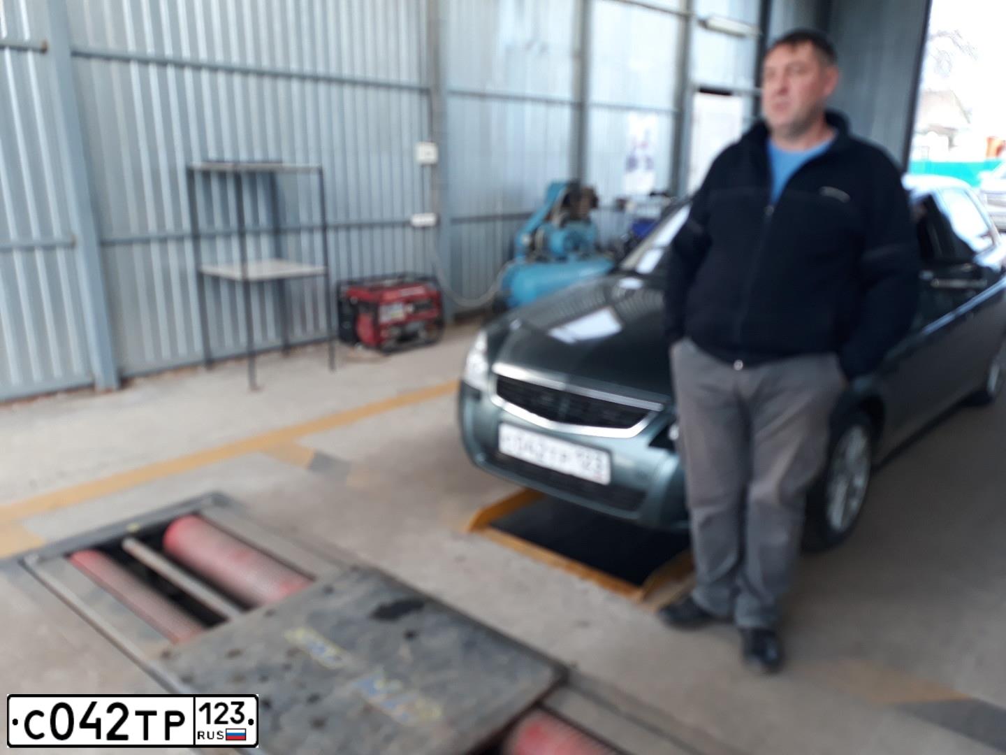 Фото автомобиля LADA 2170 PRIORA, 2007 — госномер К318УМ193. Цвет: СЕРО-СИНЕ ЗЕЛЕНЫЙ
