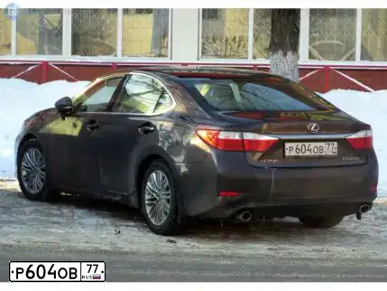 Фото автомобиля LEXUS ES, 2012 — госномер Р604ОВ77. Цвет: КОРИЧНЕВЫЙ