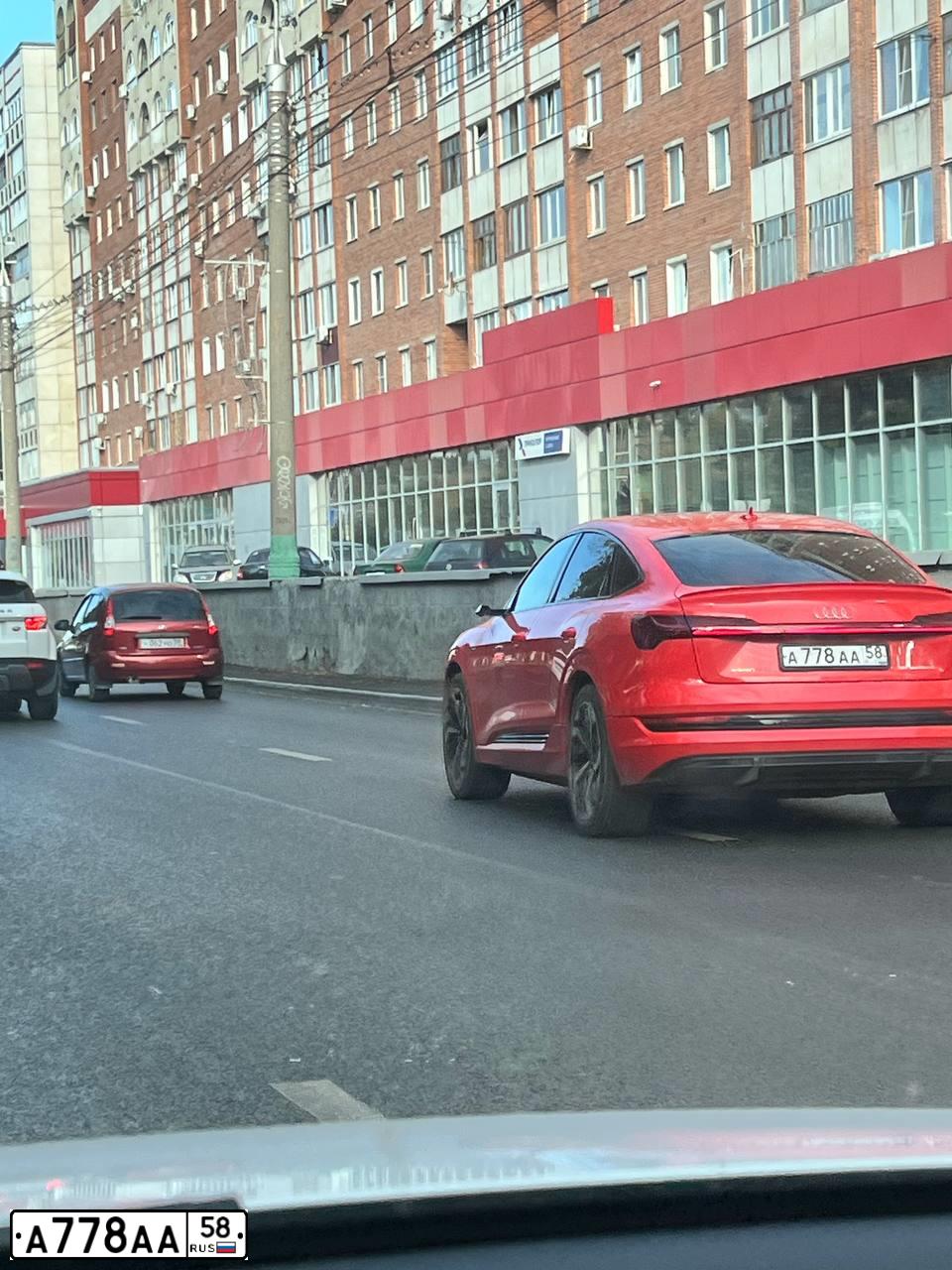 Фото автомобиля AUDI Q7, 2012 — госномер А778АА58. Цвет: Белый