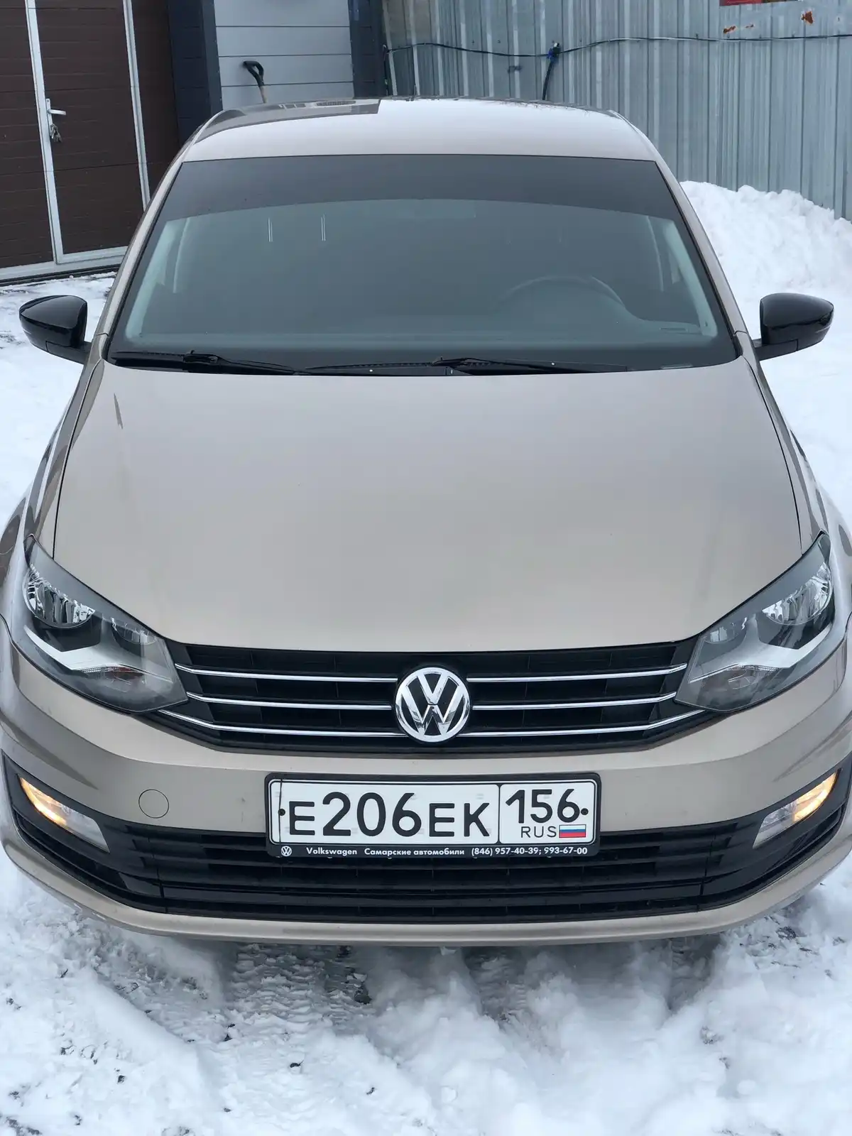 Фото автомобиля VOLKSWAGEN POLO, 2017 — госномер К521АС156. Цвет: БЕЖЕВЫЙ