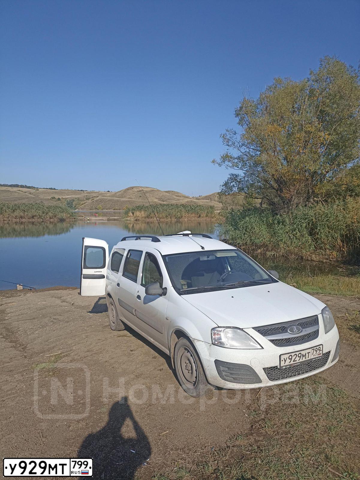 Фото автомобиля LADA LARGUS, 2018 — госномер У929МТ799. Цвет: БЕЛЫЙ