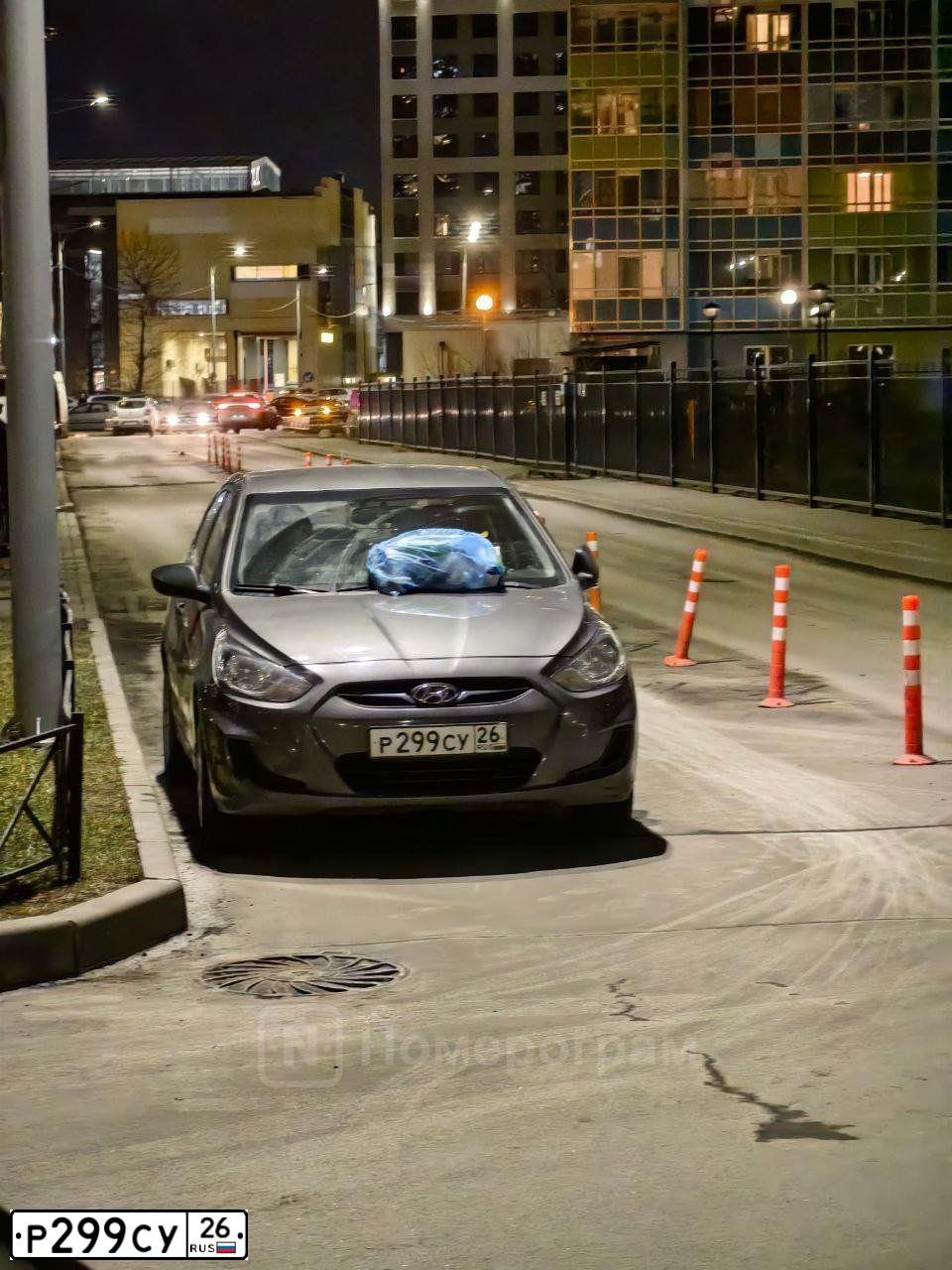 Фото автомобиля HYUNDAI SOLARIS, 2011 — госномер Р299СУ26. Цвет: СЕРО-ЧЕРНЫЙ