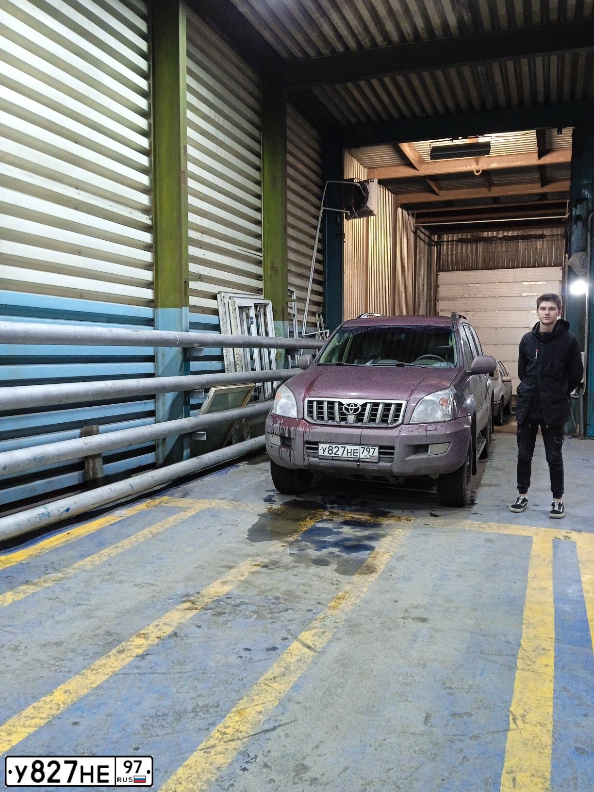 Фото автомобиля TOYOTA LANDCRUISER, 2007 — госномер У010СВ177. Цвет: ВИШНЕВЫЙ ТЕМНЫЙ