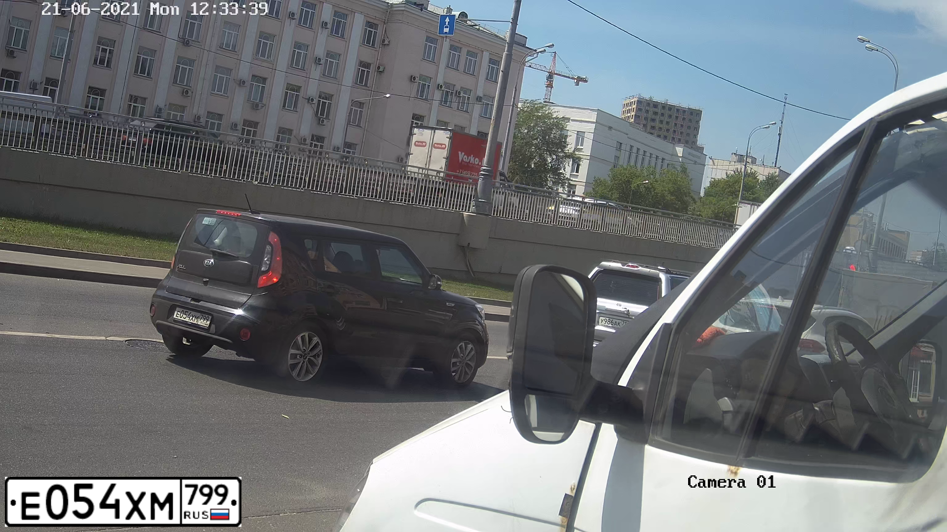 Фото автомобиля KIA SOUL, 2017 — госномер Е054ХМ799. Цвет: ЧЕРНЫЙ