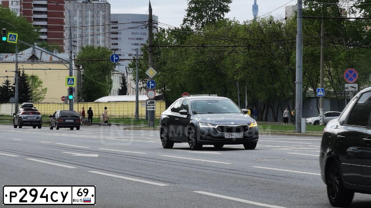 Фото автомобиля SKODA OCTAVIA, 2020 — госномер М792РТ136. Цвет: СЕРЫЙ