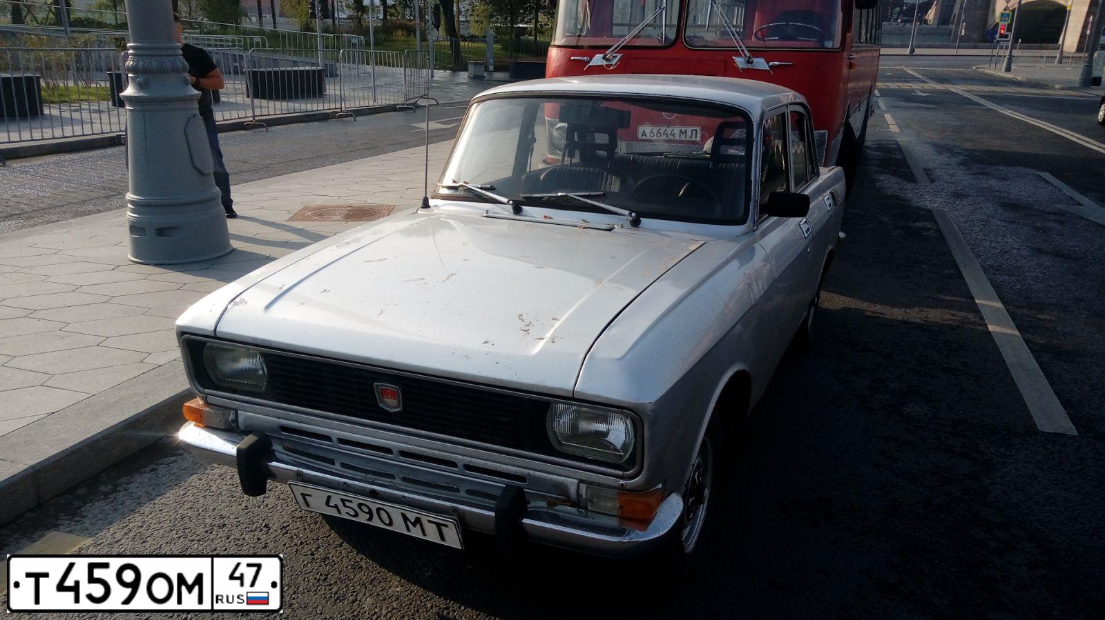 Фото автомобиля DODGE CARAVAN, 1999 — госномер М643ЕЕ198. Цвет: Темно-зеленый