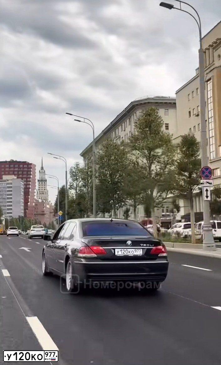 Фото автомобиля BMW SERIE 7, 2003 — госномер У120КО977. Цвет: ЧЕРНЫЙ