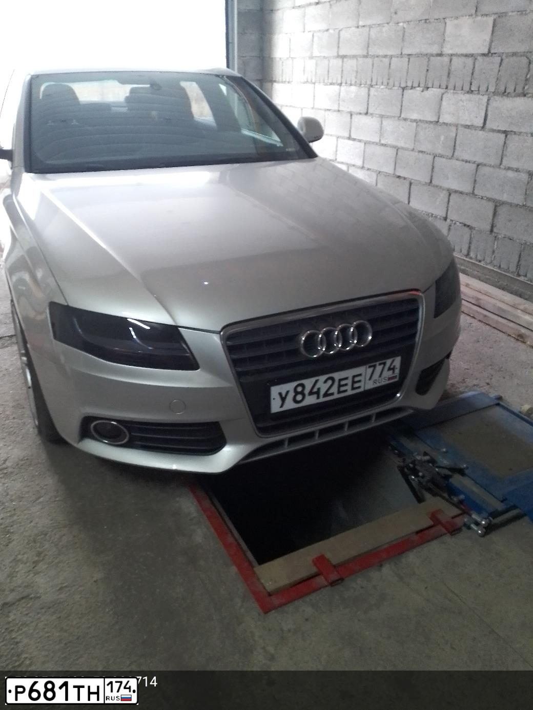 Фото автомобиля AUDI A4, 2008 — госномер Т462ХУ86. Цвет: СЕРЕБРИСТЫЙ