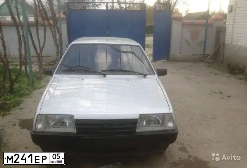 Фото автомобиля LADA 2109 SAMARA, 2004 — госномер М241ЕР05. Цвет: СВЕТЛО-СЕРЕБРИСТЫЙ МЕТАЛ