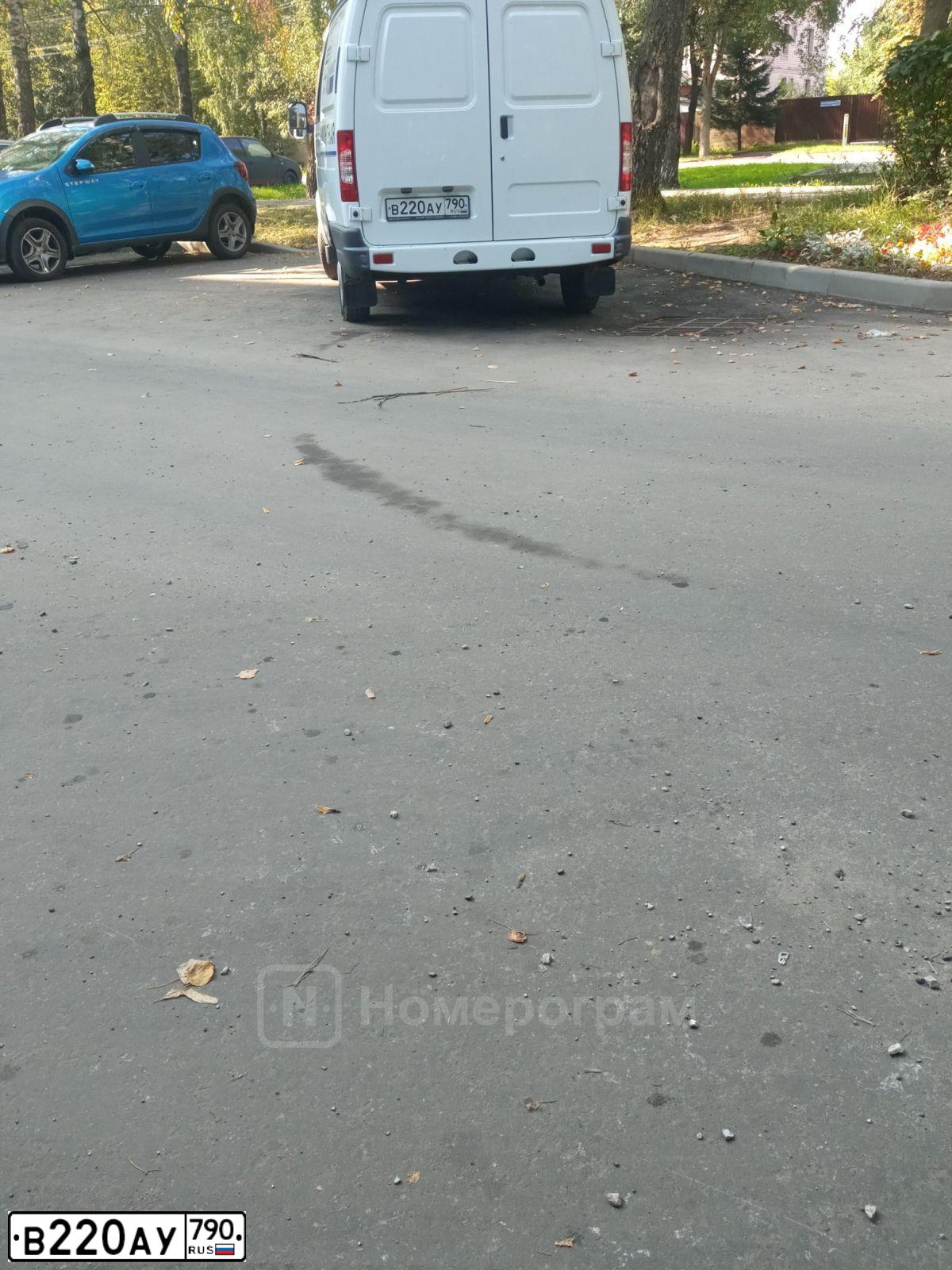 Фото автомобиля GAZ 2752 SOBOL, 2020 — госномер В220АУ790. Цвет: Белый