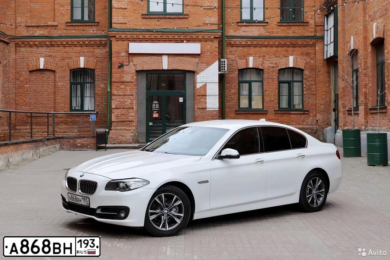 Фото автомобиля BMW SERIE 5, 2014 — госномер Р952ОМ790. Цвет: Белый