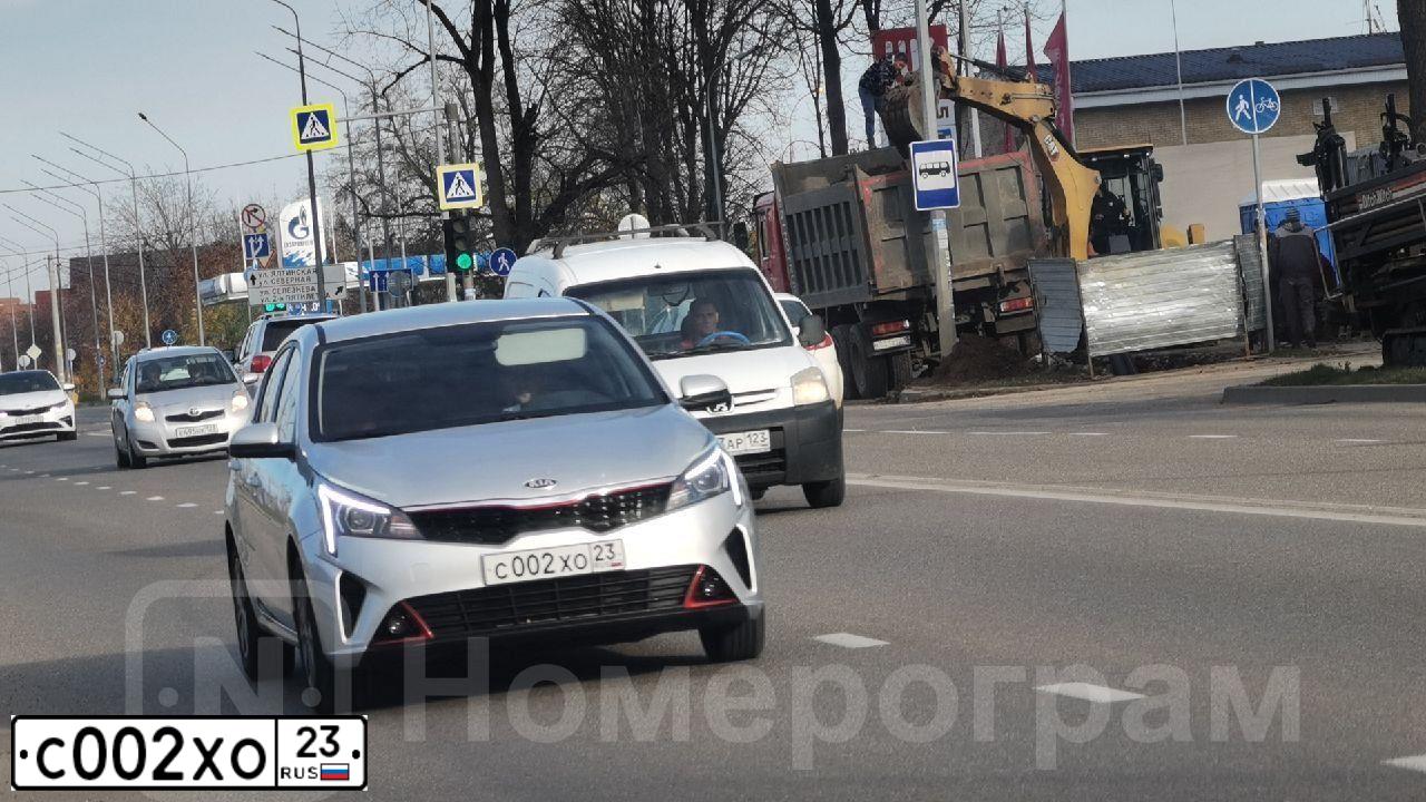 Фото автомобиля TOYOTA CAMRY, 2019 — госномер Е314ТМ124. Цвет: ЧЕРНЫЙ МЕТАЛЛИК